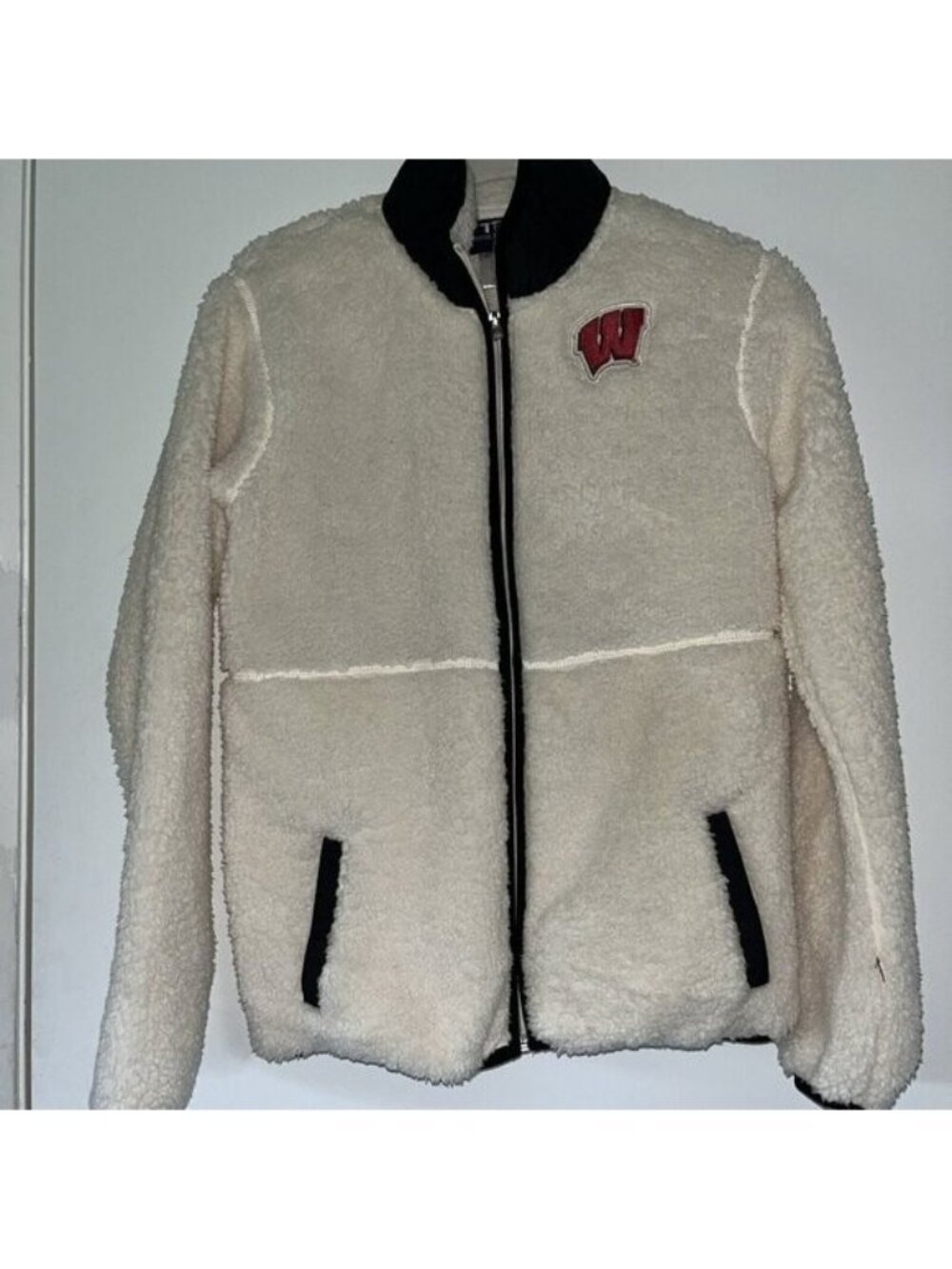 Team Athletics Wisconsin Sherpa Fleece Kids 14/16 White College Football NCAA